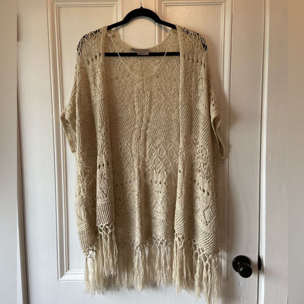 🌟 3 FOR $25 🌟 Vero Moda crochet look cardigan with fringe
